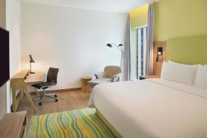 Element by Westin City Center Dohaにあるベッド