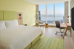 Element by Westin City Center Dohaにあるベッド