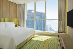 Element by Westin City Center Dohaにあるベッド