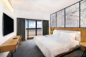 Postel nebo postele na pokoji v ubytování Le Meridien Abu Dhabi