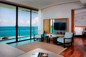 TV a/nebo společenská místnost v ubytování Rayong Marriott Resort & Spa
