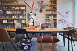 Posezení v ubytování MOXY Berlin Humboldthain Park