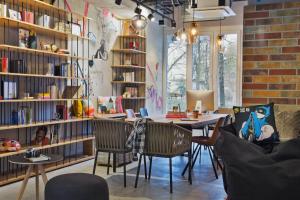 Posezení v ubytování MOXY Berlin Humboldthain Park