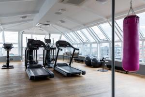 Fitness centrum a/nebo fitness zařízení v ubytování MOXY Berlin Humboldthain Park