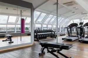 Fitness centrum a/nebo fitness zařízení v ubytování MOXY Berlin Humboldthain Park