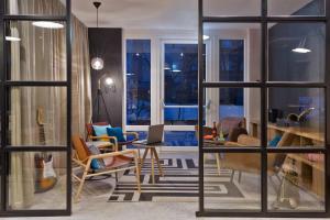 Posezení v ubytování MOXY Berlin Humboldthain Park