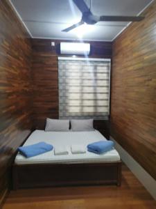 Postel nebo postele na pokoji v ubytování Sandakan Sim Sim Homestay