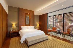 Postel nebo postele na pokoji v ubytování ITC Sonar, a Luxury Collection Hotel, Kolkata