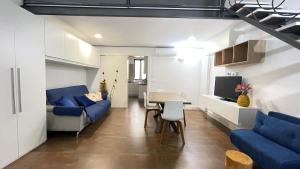 a living room with a blue couch and a table at Maison 57 in Brindisi