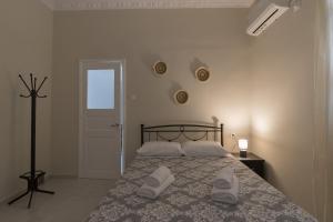 a bedroom with a bed with two white towels on it at Katrin's House in Lixouri