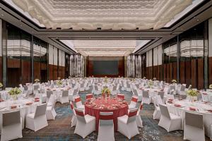 Restaurace v ubytování Sheraton Shanghai Chongming Hotel + 37 fotografií