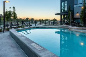 a large swimming pool in front of a building at Courtyard by Marriott Salt Lake City Cottonwood in Cottonwood Heights