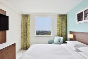 Postel nebo postele na pokoji v ubytování Fairfield by Marriott Pune Kharadi + 37 fotografií