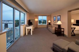 a hotel room with a view of a living room at Sheraton Louisville Riverside Hotel in Jeffersonville