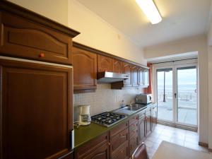 Köök või kööginurk majutusasutuses Seaside Stay w Large Terrace +32 fotot