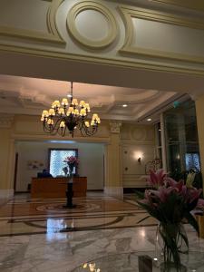 TV/Unterhaltungsangebot in der Unterkunft Beachfront Luxury Apartment-Pearl Island شقه مطله على الشاطئ بجزيرة اللؤلؤه