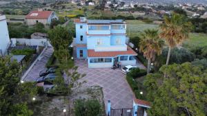an aerial view of a house with palm trees at Villa Azzurra ScaladeiTurchi in Realmonte