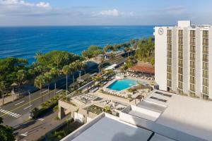 - une vue sur l'océan depuis le balcon de l'hôtel dans l'établissement Sheraton Santo Domingo, à Saint-Domingue