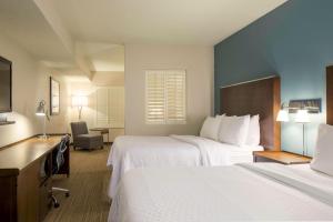 Ein Bett oder Betten in einem Zimmer der Unterkunft Four Points by Sheraton Cocoa Beach