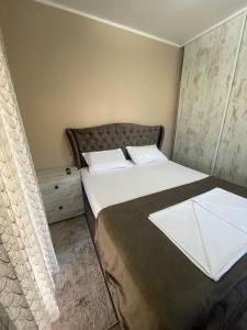 Giường trong phòng chung tại Casa di Kiara, Skadar Lake