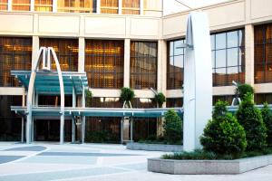 an external view of a building at Renaissance Mobile Riverview Plaza Hotel in Mobile +37 photos