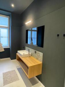 a bathroom with a sink and a mirror at City Apartment Downtown Vienna in Vienna