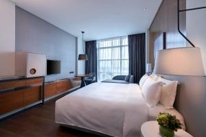 Postel nebo postele na pokoji v ubytování Le Meridien Petaling Jaya