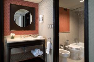 Um banheiro em Sheraton Lima Historic Center