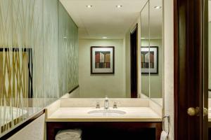 Um banheiro em Sheraton Lima Historic Center