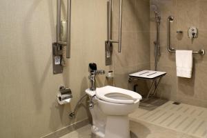 Um banheiro em Sheraton Lima Historic Center