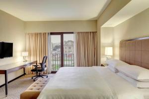 Cama ou camas em um quarto em Sheraton Lima Historic Center