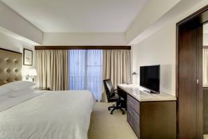 Uma TV ou centro de entretenimento em Sheraton Lima Historic Center