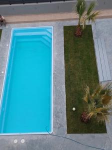 בריכת השחייה שנמצאת ב-Luana Monte Apartments או באזור