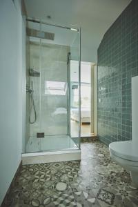 a bathroom with a glass shower and a toilet at B&B Maas en Heuvel Maastricht in Maastricht