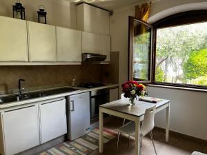 Dapur atau dapur kecil di Nonna Lella - Appartamento con parcheggio privato