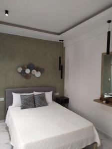 A bed or beds in a room at Studios Periklis