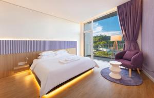 Postel nebo postele na pokoji v ubytování Adela Hotel Dalat