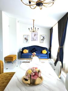 Ένα ή περισσότερα κρεβάτια σε δωμάτιο στο Luxury Penthouse with Large Terrace & Panoramic Old Town View