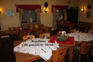 En restaurang eller annat matställe på Gasthof Jäger