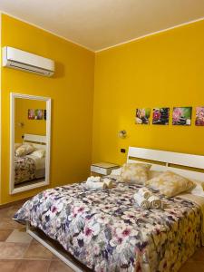 Postel nebo postele na pokoji v ubytování Casa Ludovica a 100 passi dal mare