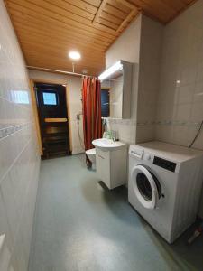 Koupelna v ubytování Rovaniemi Ruokasenkatu apt - Wi-Fi - Sauna - Free Parking
