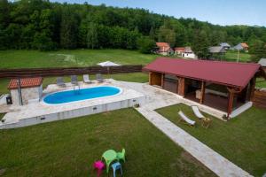 Kolam renang di atau dekat dengan Nina Holiday Home with a heated pool
