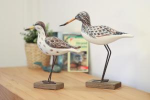 two bird statues sitting on top of a table at Juister Unterdeck 3ZKB in Juist