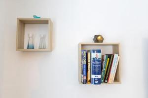 a book shelf with books and vases on it at 1 Regent Square, Rye - for a perfect break in Rye