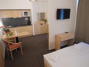 TV a/nebo společenská místnost v ubytování Abitohotel