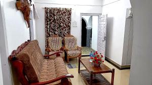 Posezení v ubytování Suryas Home Stay