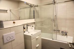 Ένα μπάνιο στο Haus Bergkristall - Apartment Schneider +15 φωτογραφίες