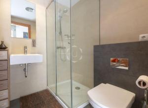Koupelna v ubytování VILLA MANILA - Sa Riera Secluded, Modern, Sea views + 37 fotografií
