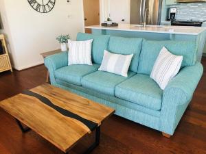 Χώρος καθιστικού στο Holden Hideaway condo