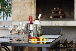 Gallery image of Villa Mirela in Petrcane +147 photos